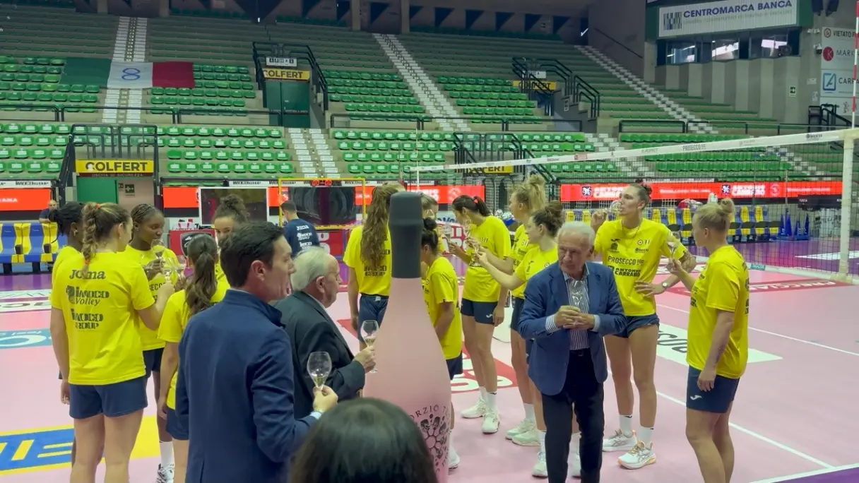 在当地时间, 也是所有高, div 在当地时间, 也是所有高, div