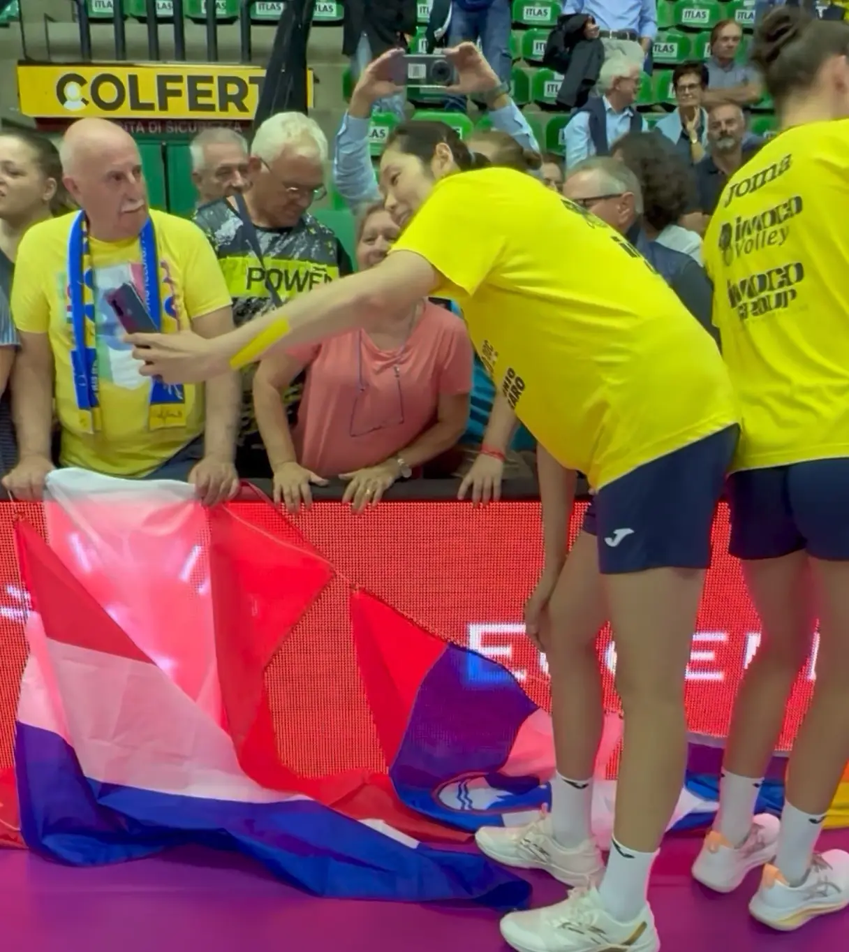 意大利女排, 也端起了酒 意大利女排, 也端起了酒